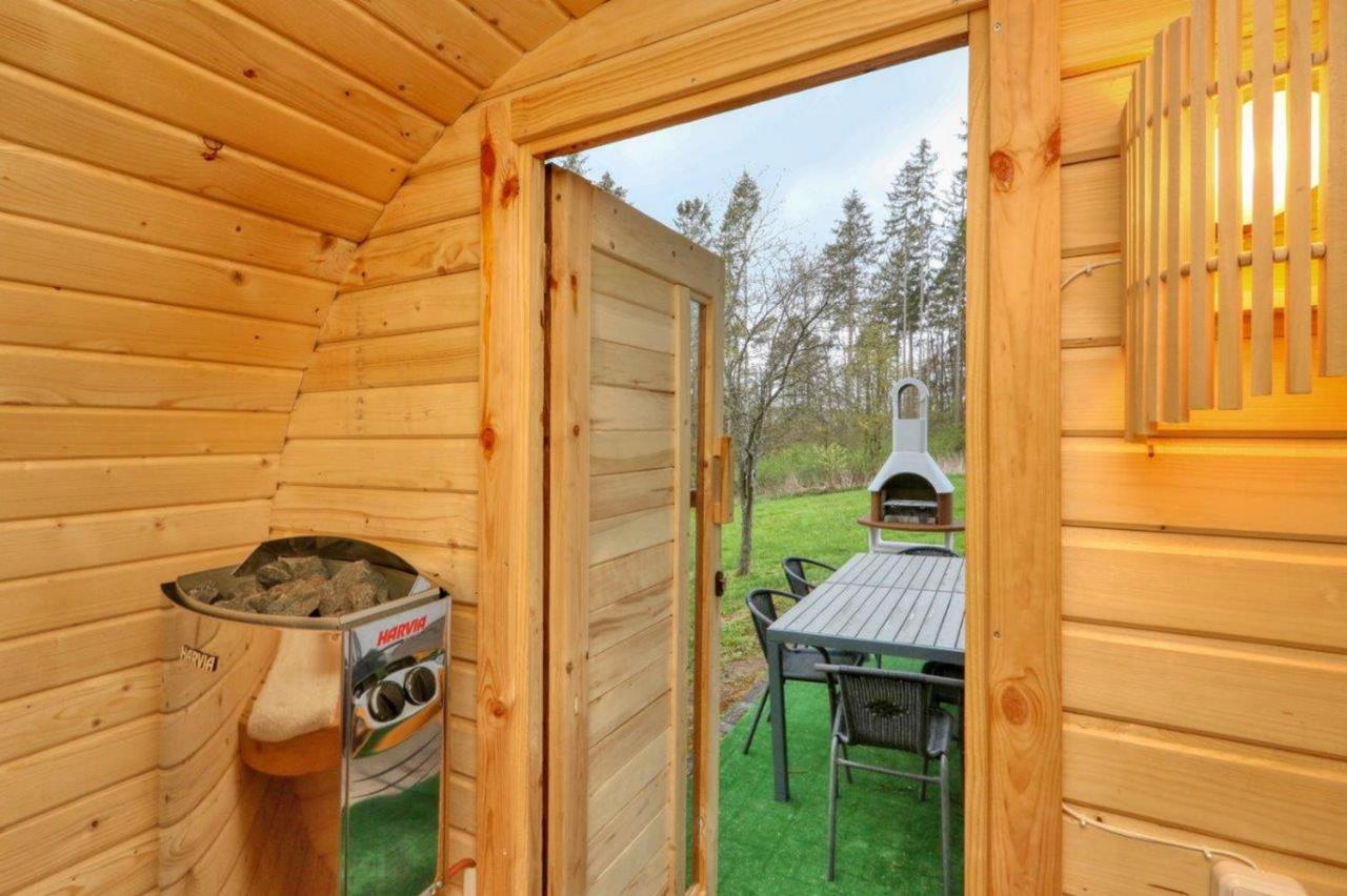 Seepark Kirchheim Ferienhaus Bei Zeta Mit Sauna Exterior photo