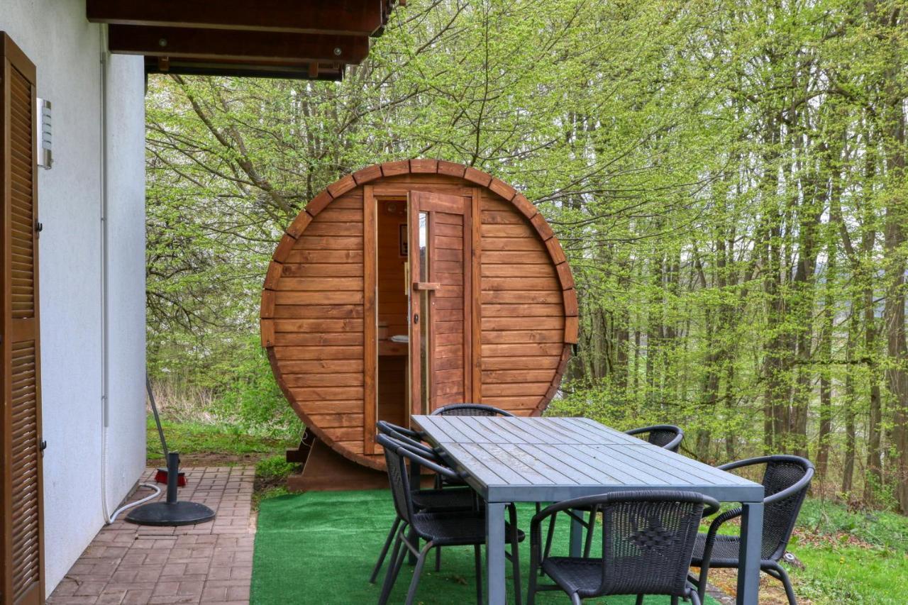 Seepark Kirchheim Ferienhaus Bei Zeta Mit Sauna Exterior photo